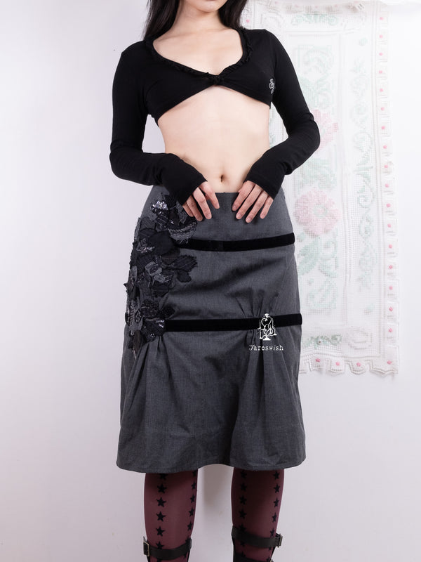 GREY FLORAL APPLIQUÉ SKIRT