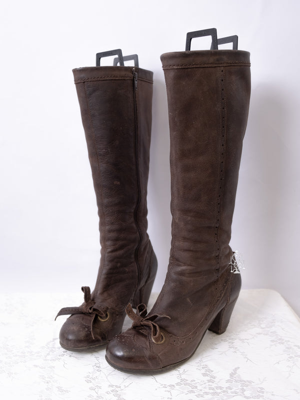 EU37 BROWN LACE-UP KNEE BOOTS WITH BOW DETAIL