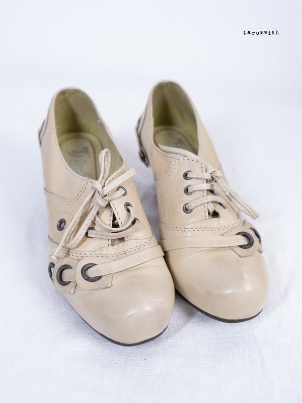 EU36 LACE-UP EYELET HEEL SHOES