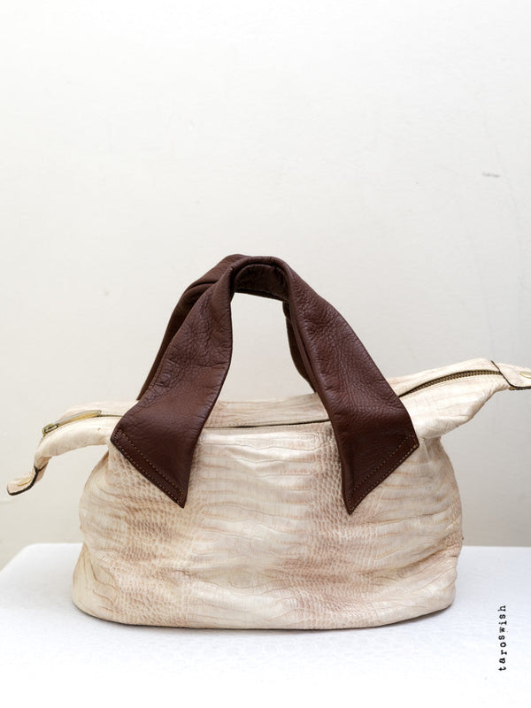 TWO-TONE KNOT HANDLE BAG