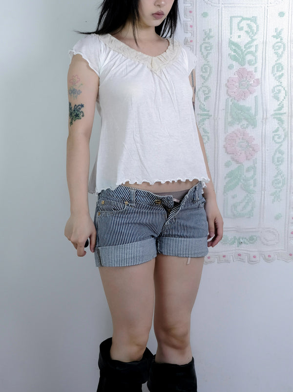 WHITE RUFFLE NECKLINE SOFT TEE