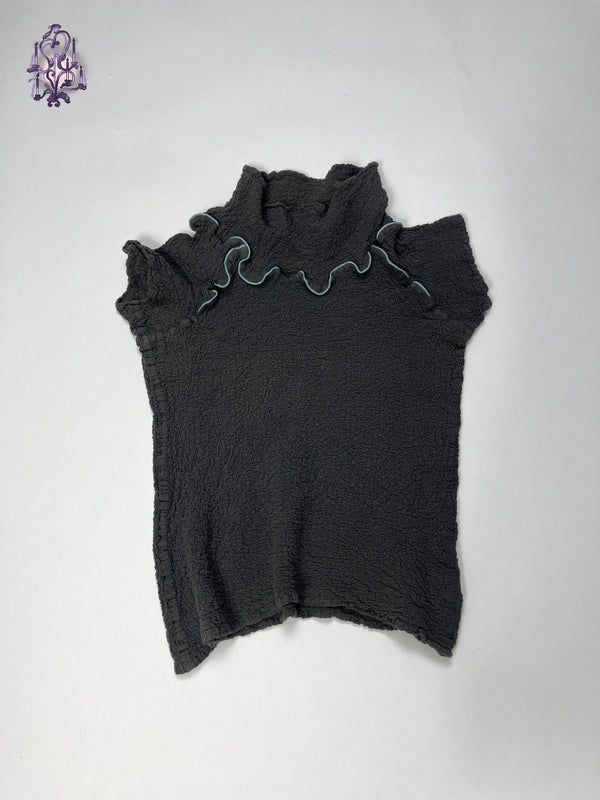 ℑ𝔰𝔰𝔢𝔶 𝔐𝔦𝔶𝔞𝔨𝔦 𝔪𝔢 3 ways to wear cauliflower textured ruffle turtleneck top