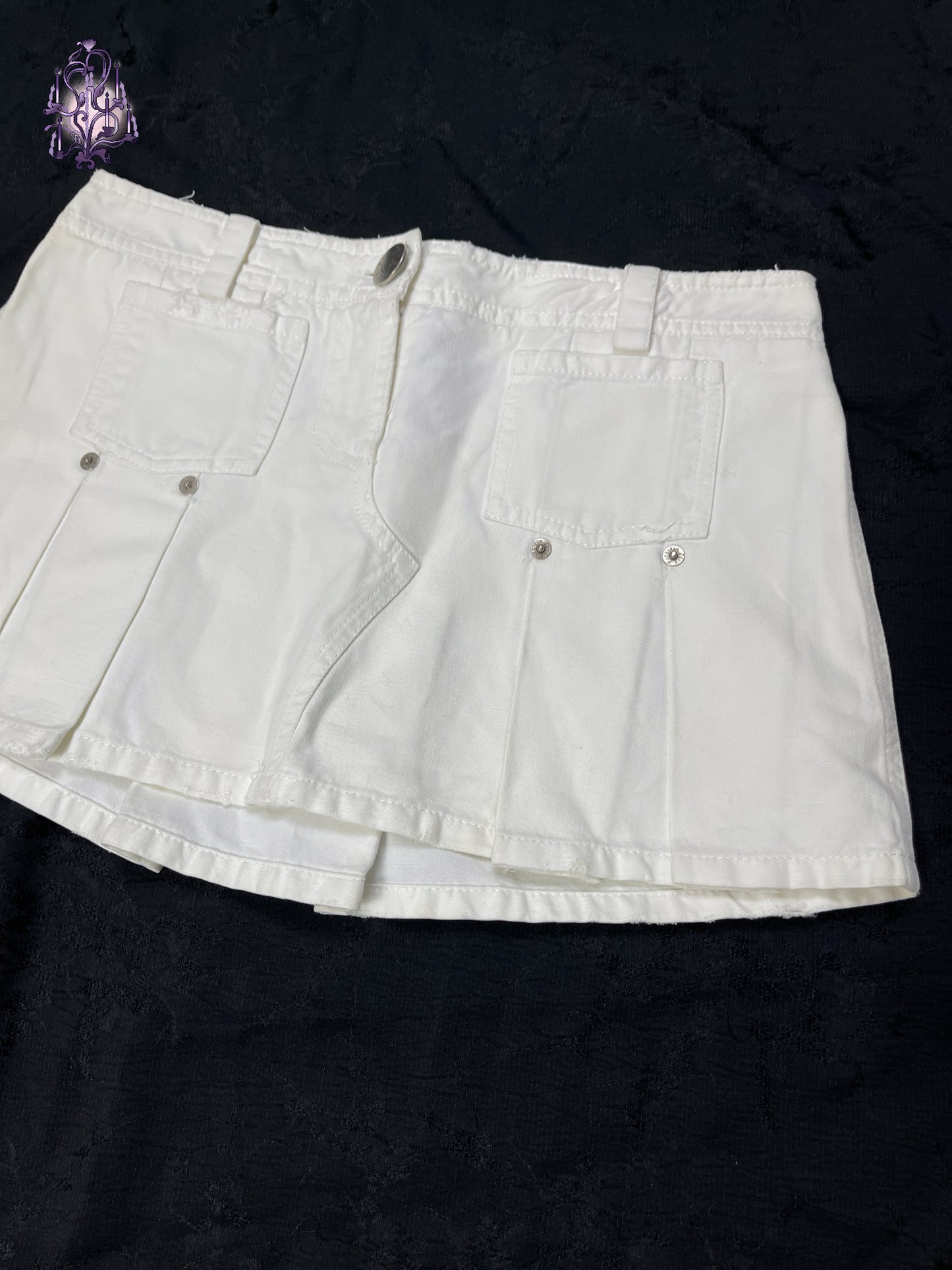 Utility white pleated skirt