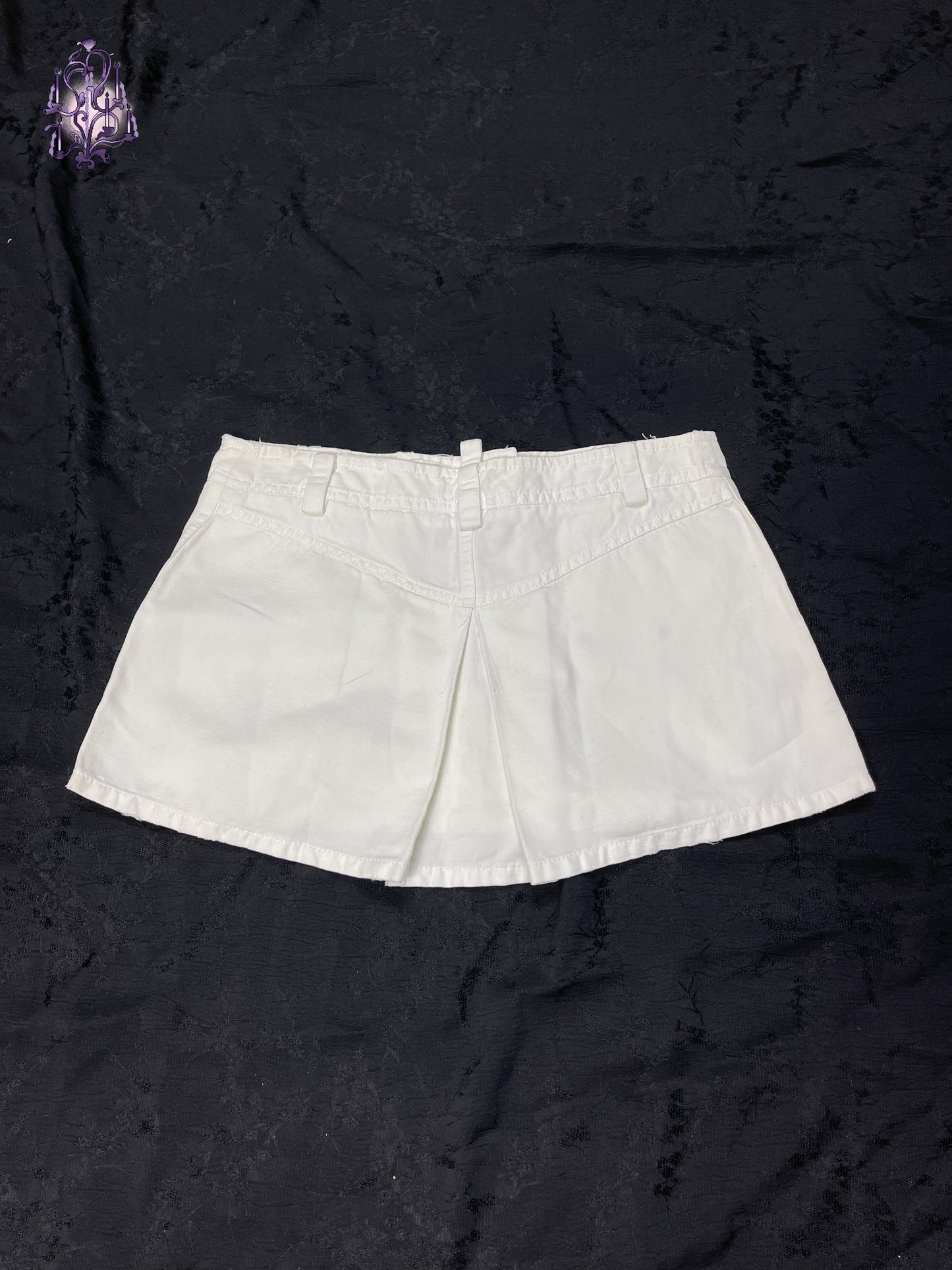 Utility white pleated skirt