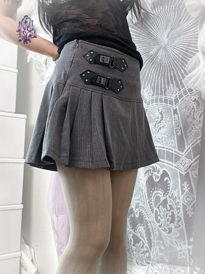 Jennyfer pleated double buckles mini skirt