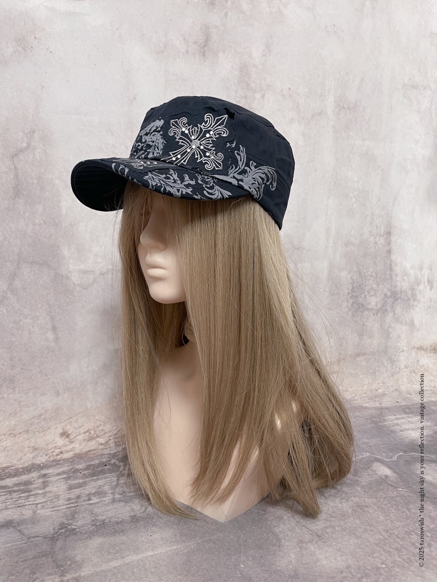 graphic print cross cap