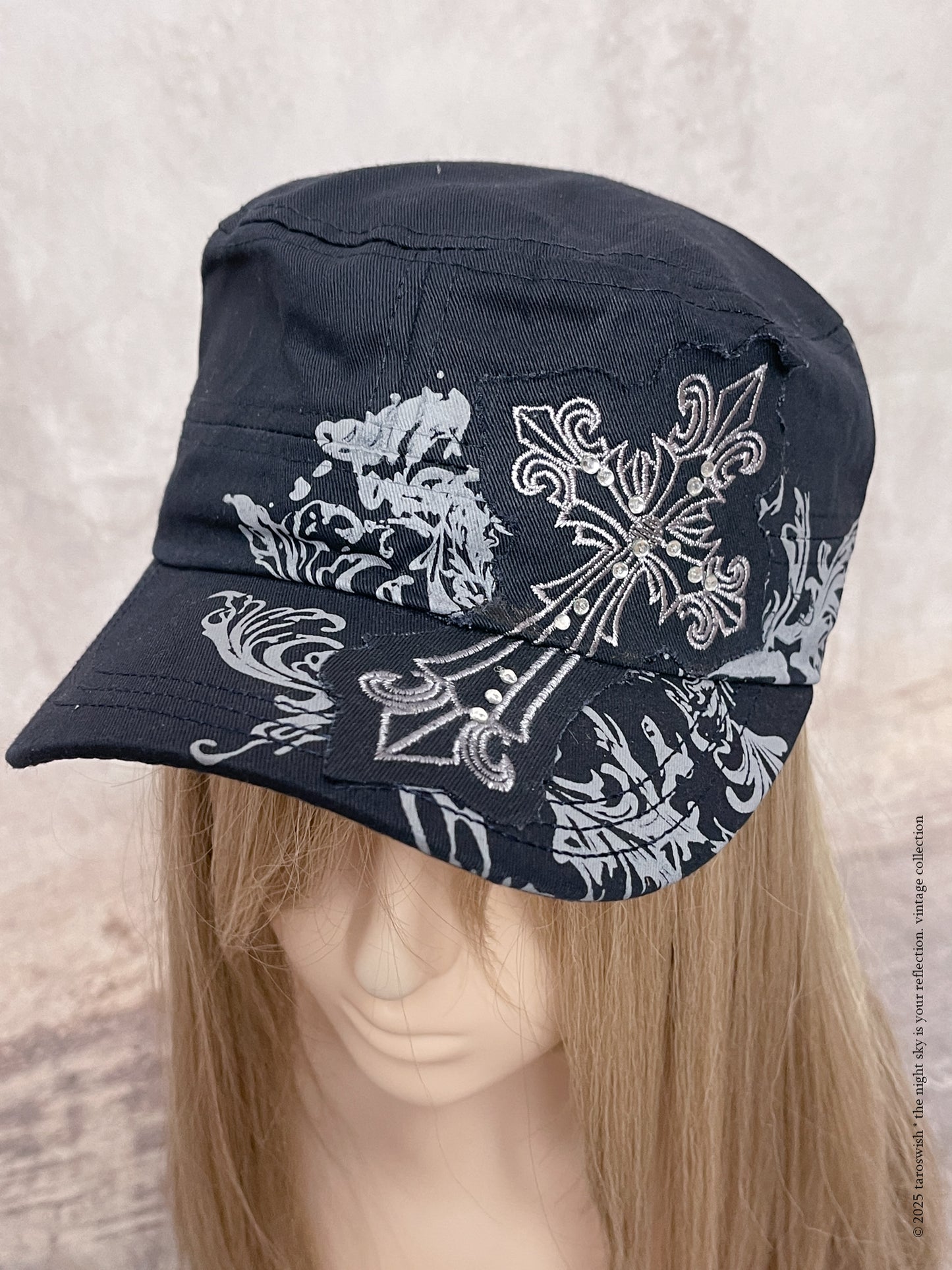 graphic print cross cap