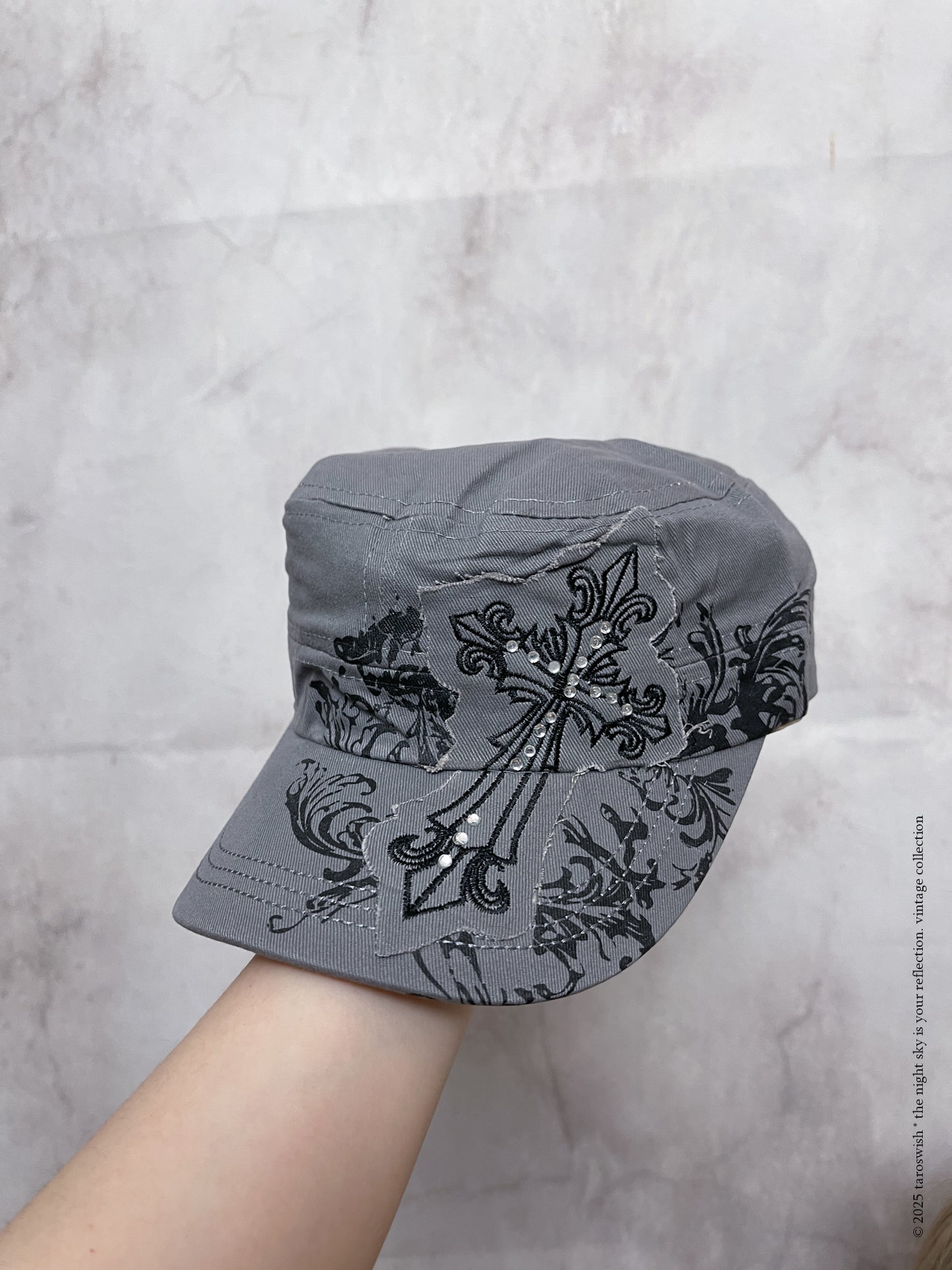 graphic print cross cap