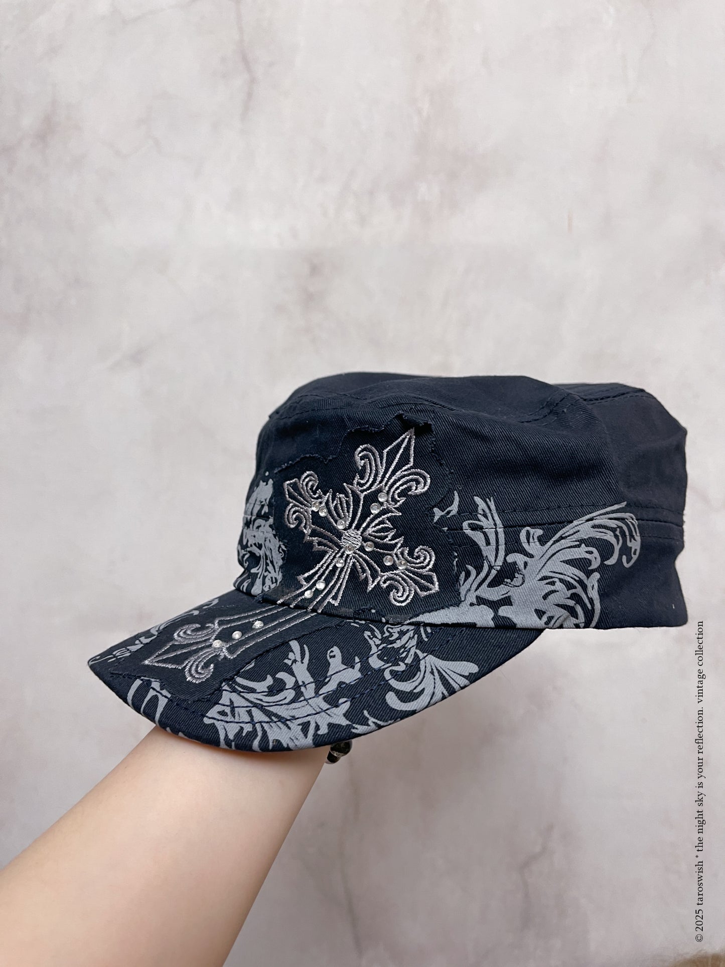 graphic print cross cap