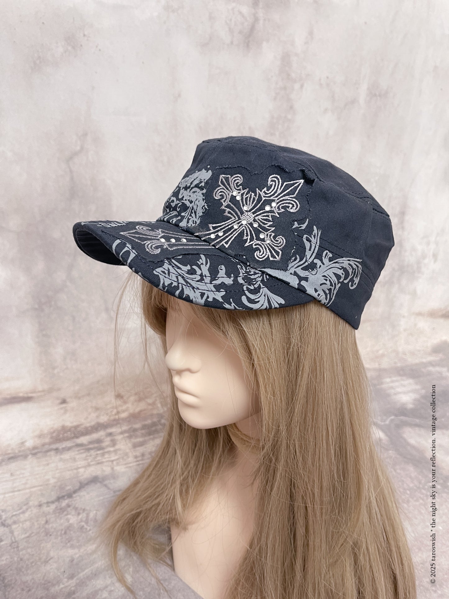 graphic print cross cap