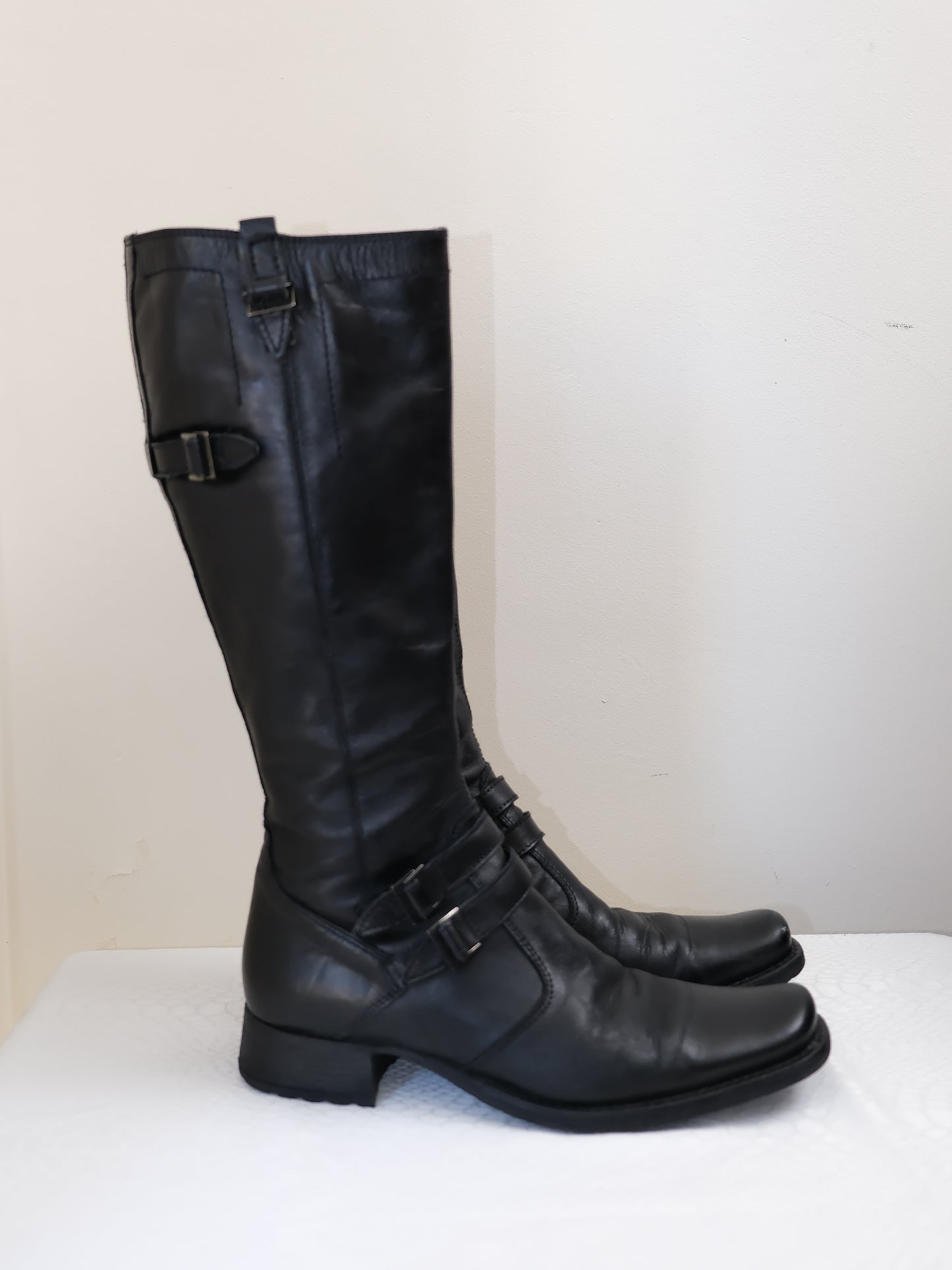 Eu37 real leather multi-buckles boots, Italian brand