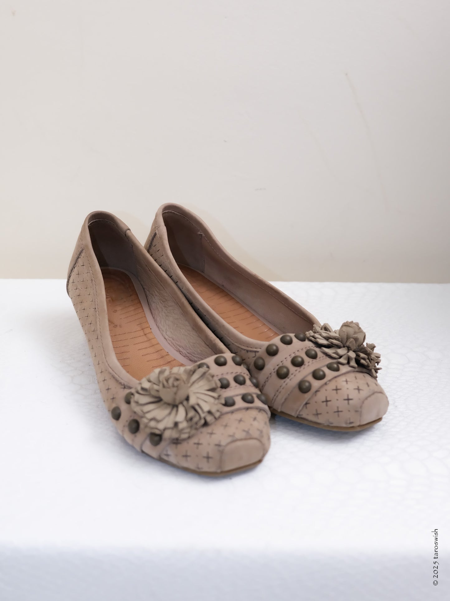 eu37 real leather studded and flower wedges, spanish label