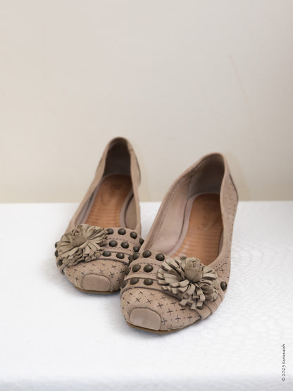 eu37 real leather studded and flower wedges, spanish label