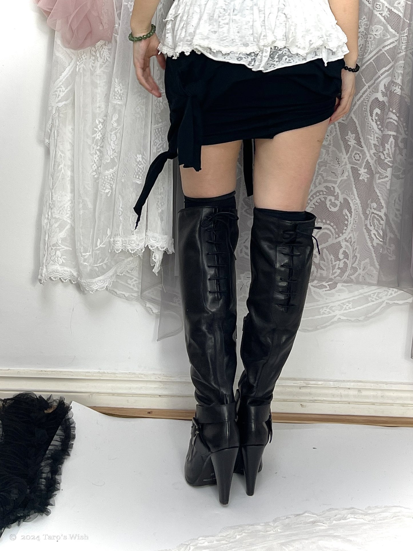 eu40 lace up back knee high heeled boots in black, euro label