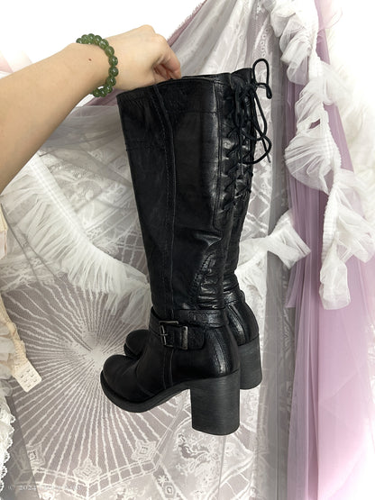 eu38 lace up back knee high heeled boots in black, euro label