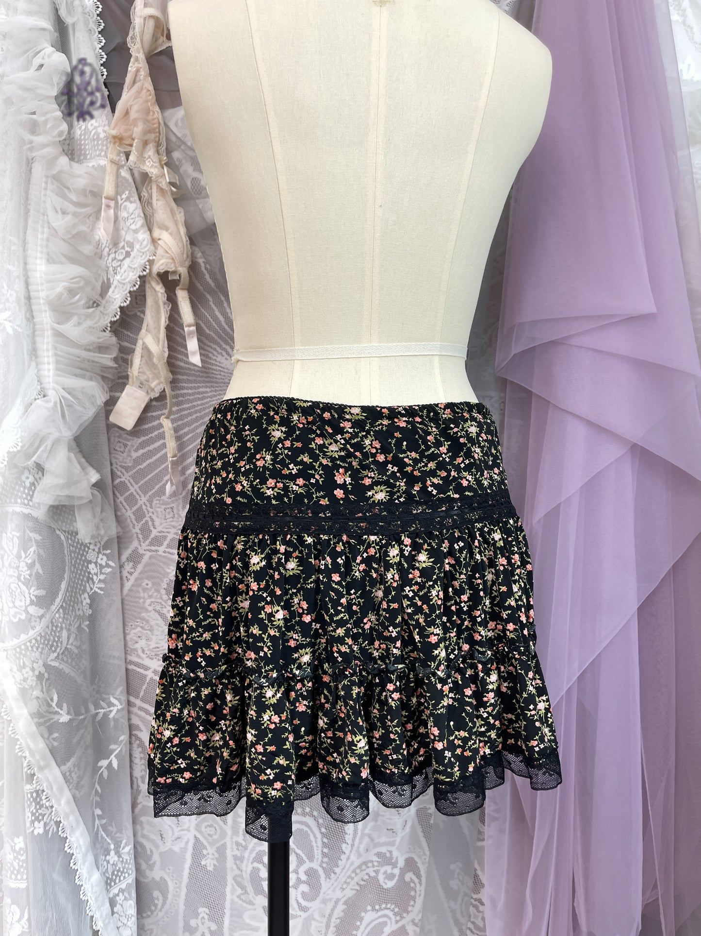 Floral print layered mini skirt