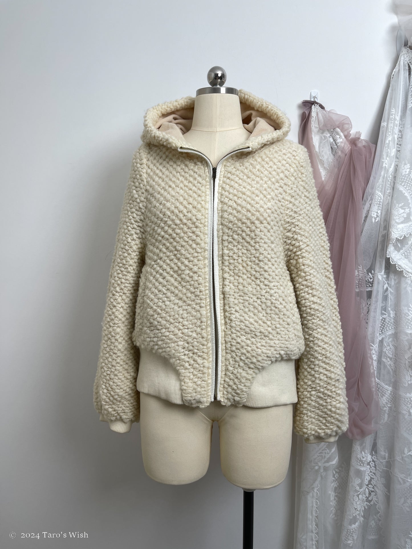 zip up hooded jacket in cream, tsumori chisato