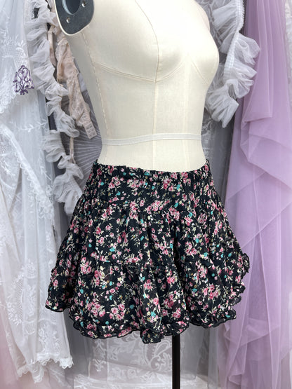 Black floral print puff mini skirt