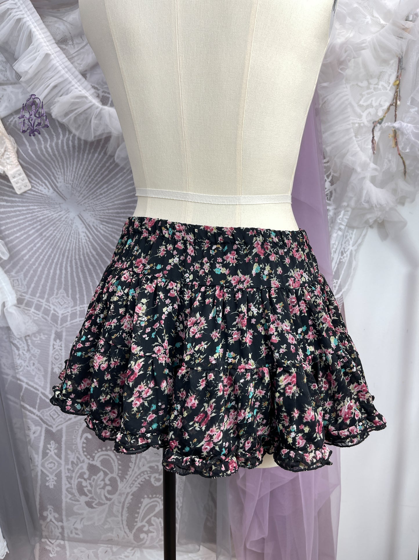 Black floral print puff mini skirt