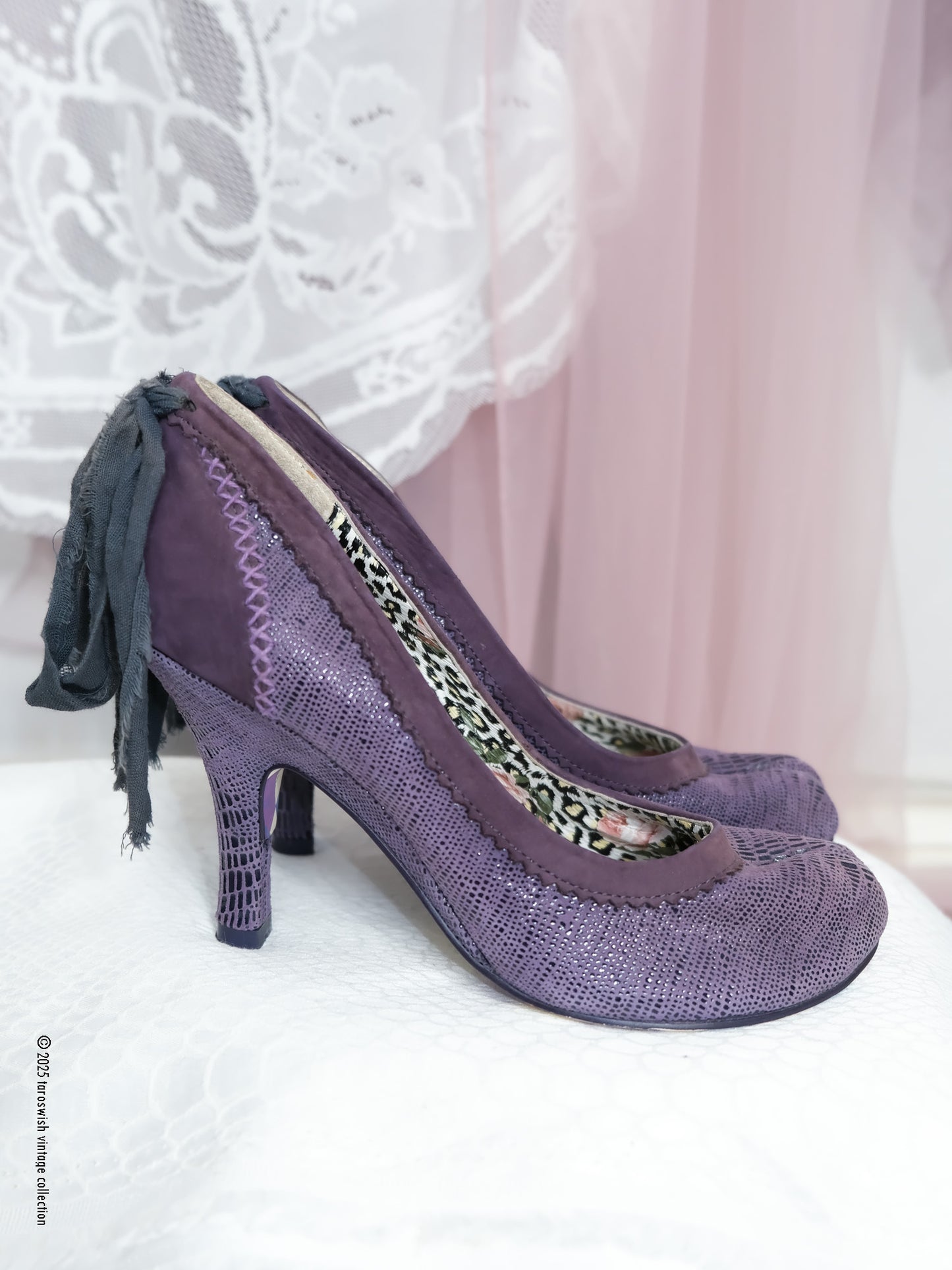 eu38 real leather purple tabi Heels with ribbon detailing