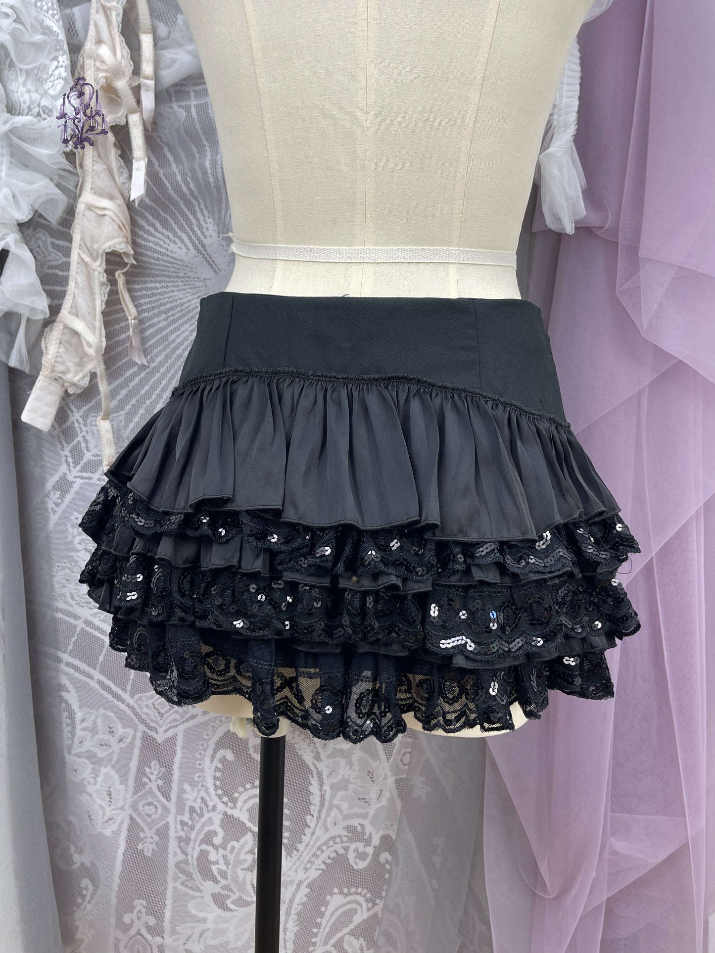 Dainty black ruffle layered mini skirt