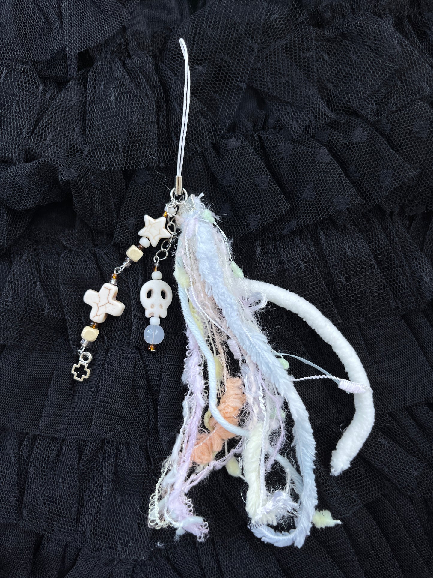 Handmade 𖦹 Skull & Cross Jellyfish Yarn Phone Chain