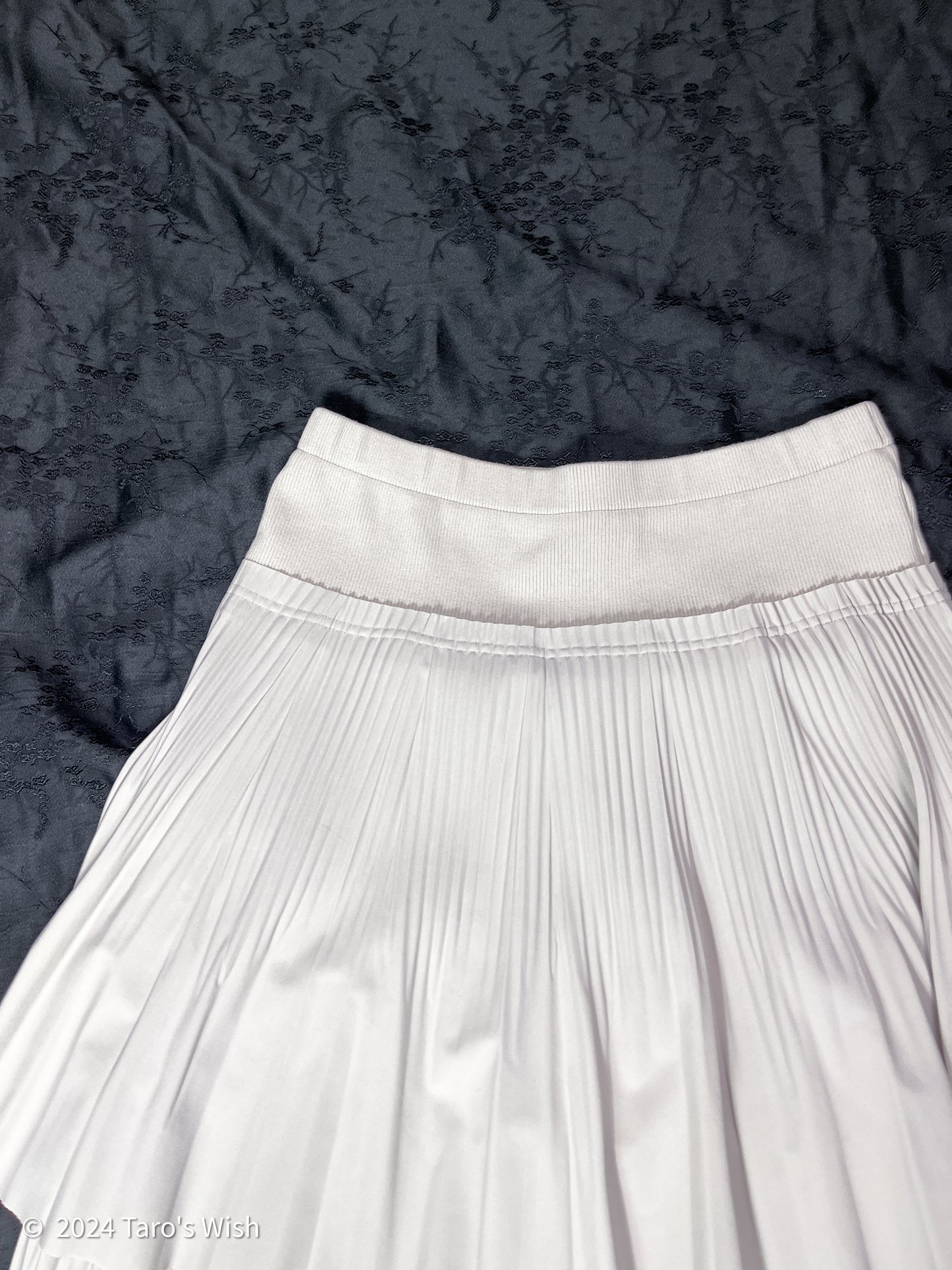 beige pleated midi skirt, hiroko koshino